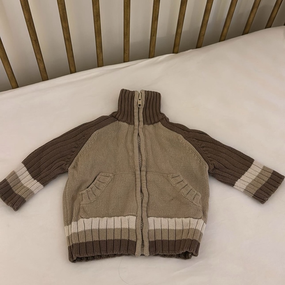 Y2K almost vintage Nevada tan zip up sweater 6m